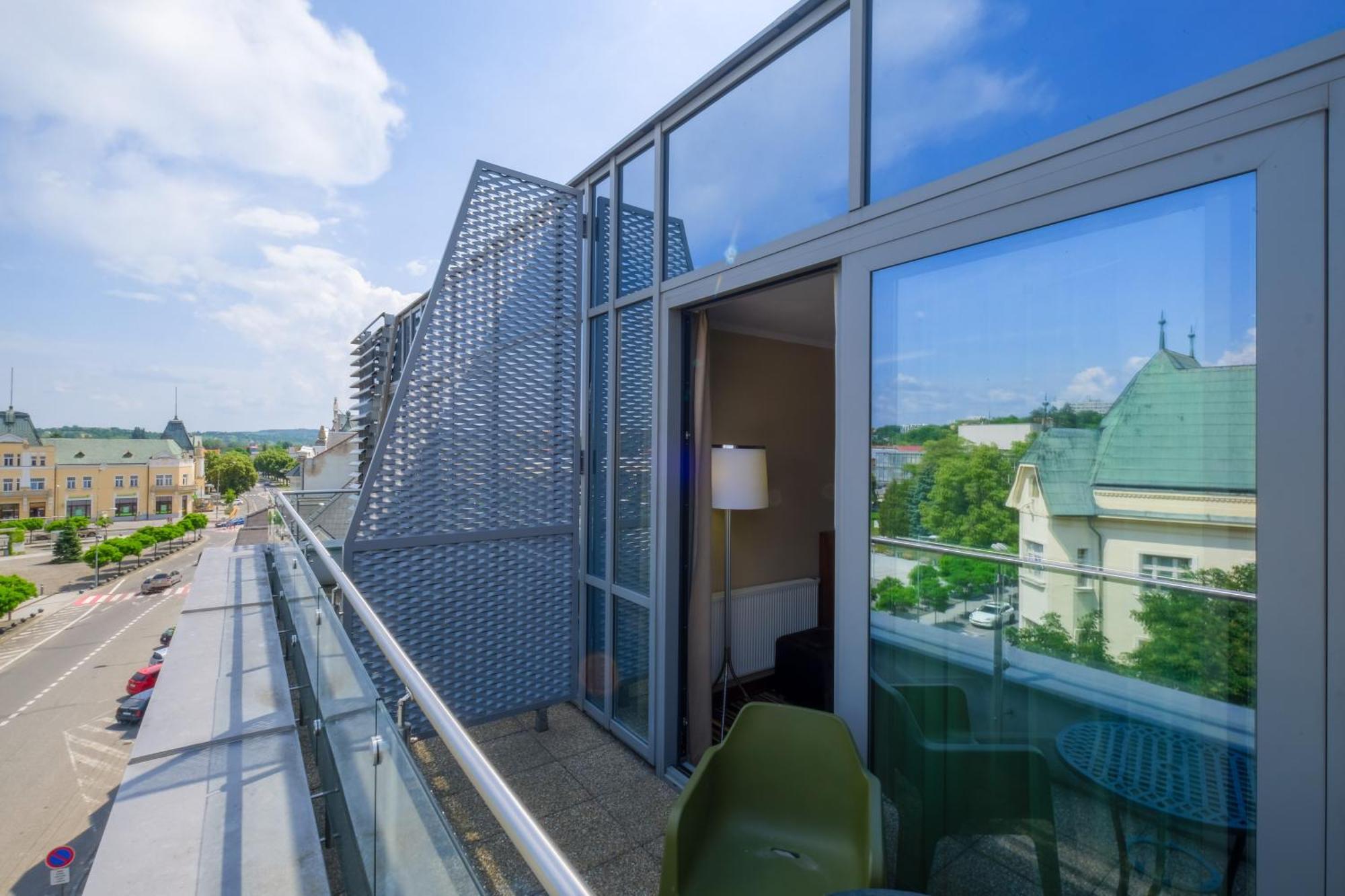 Business Hotel Astrum Laus レビツェ エクステリア 写真