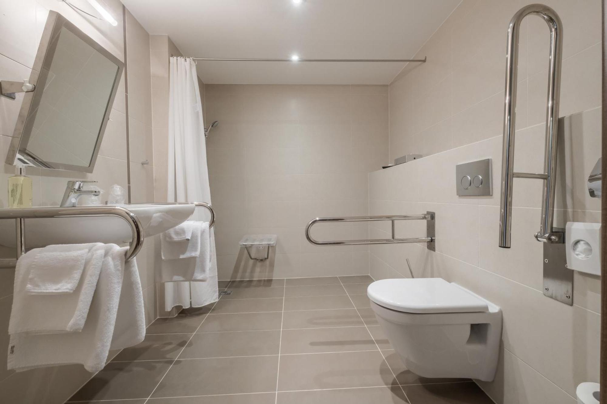 Business Hotel Astrum Laus レビツェ エクステリア 写真