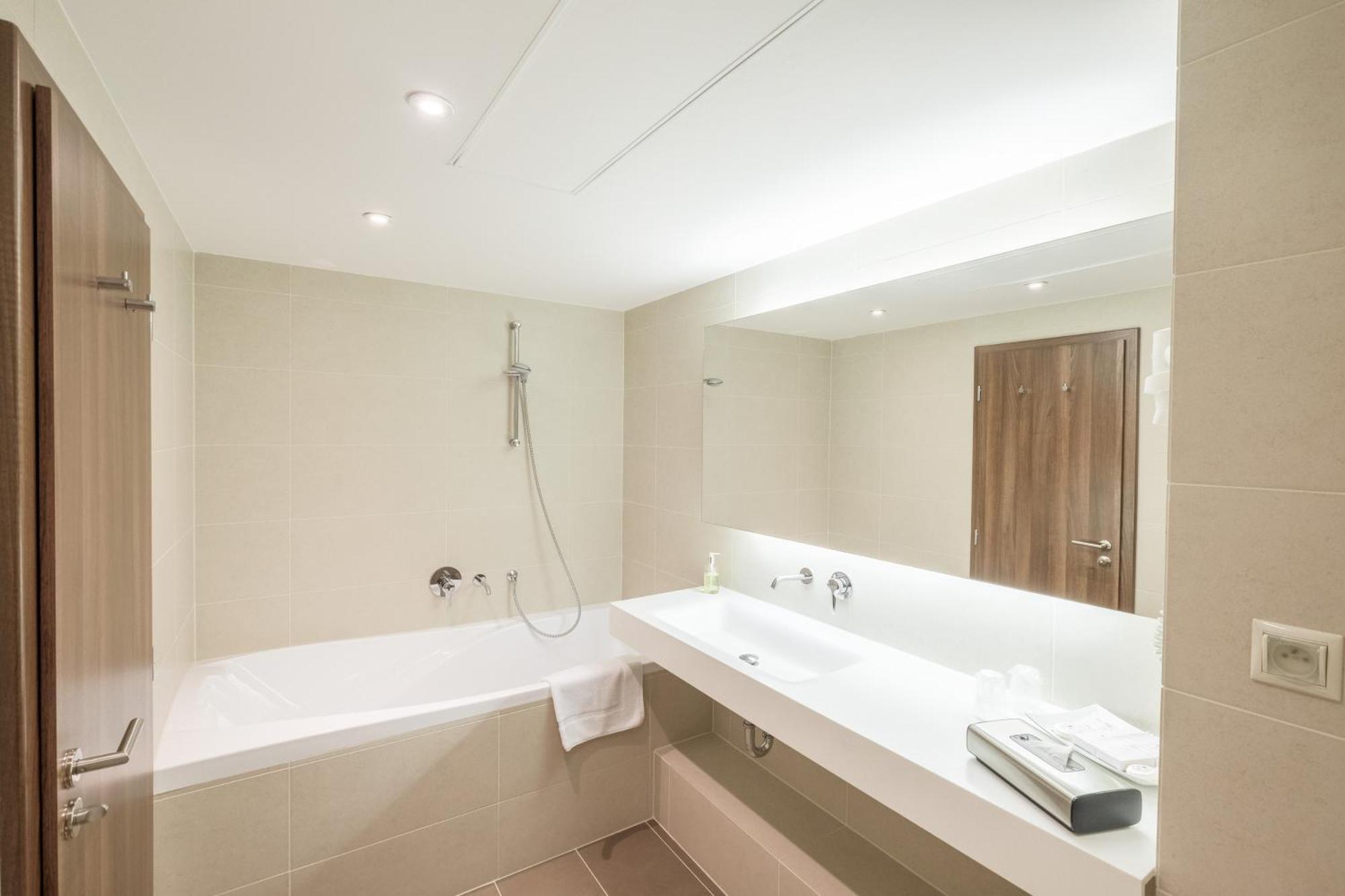 Business Hotel Astrum Laus レビツェ エクステリア 写真