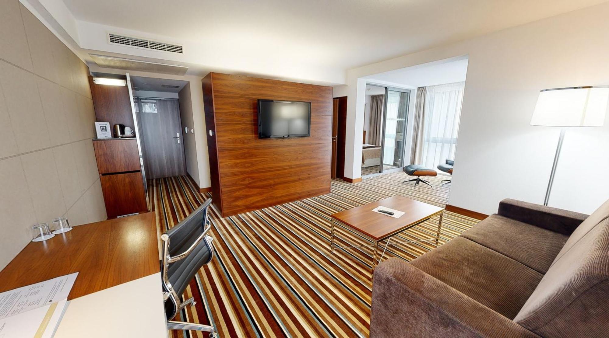Business Hotel Astrum Laus レビツェ エクステリア 写真