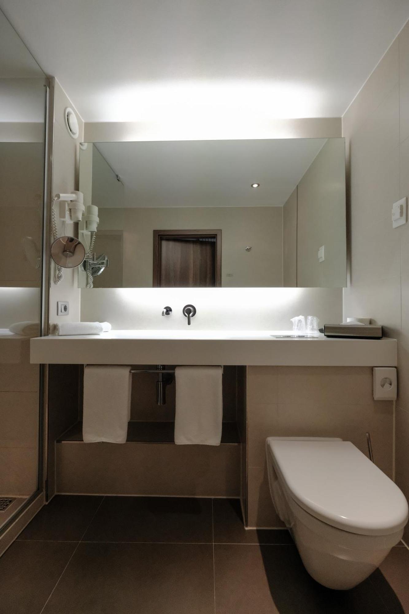 Business Hotel Astrum Laus レビツェ エクステリア 写真