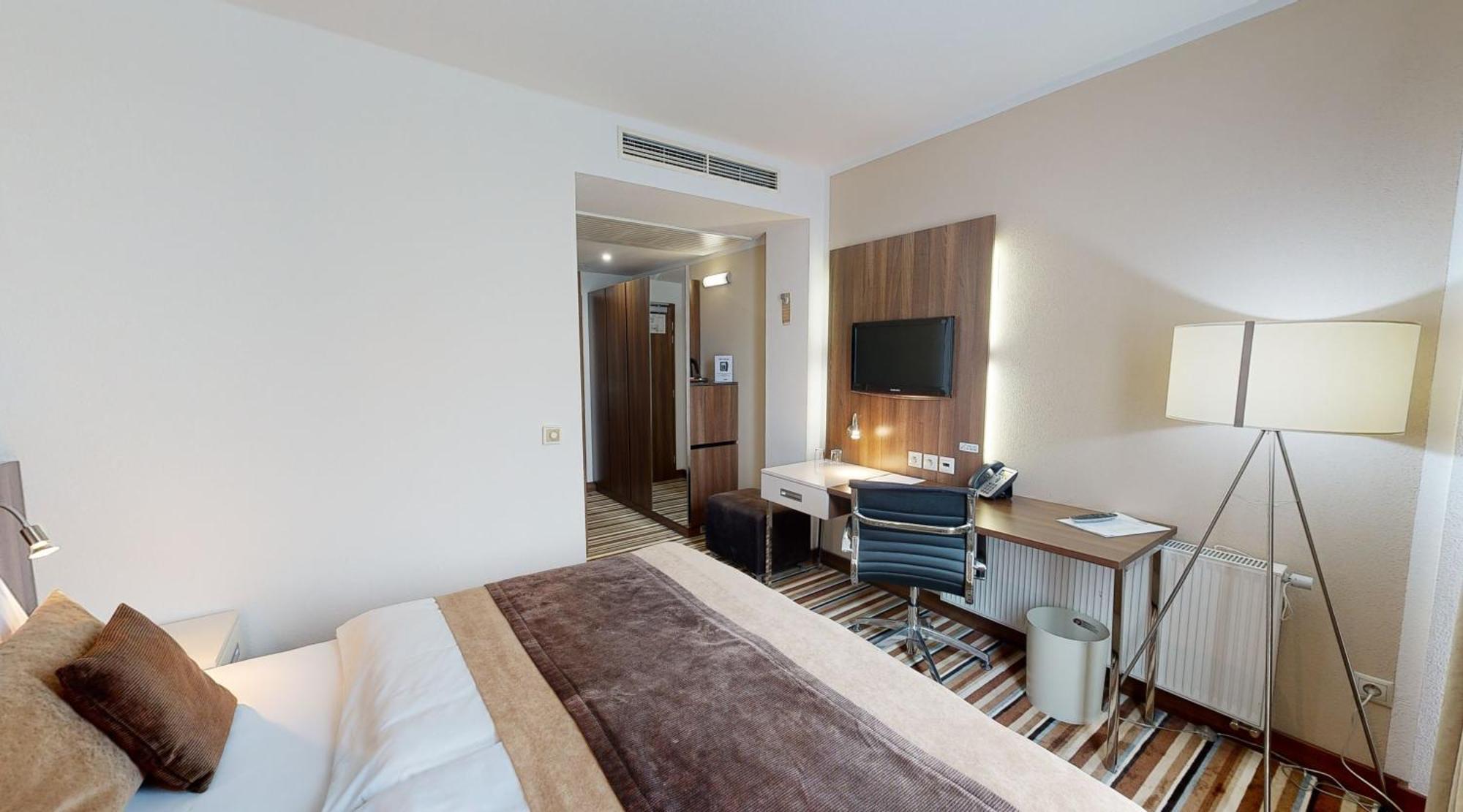 Business Hotel Astrum Laus レビツェ エクステリア 写真