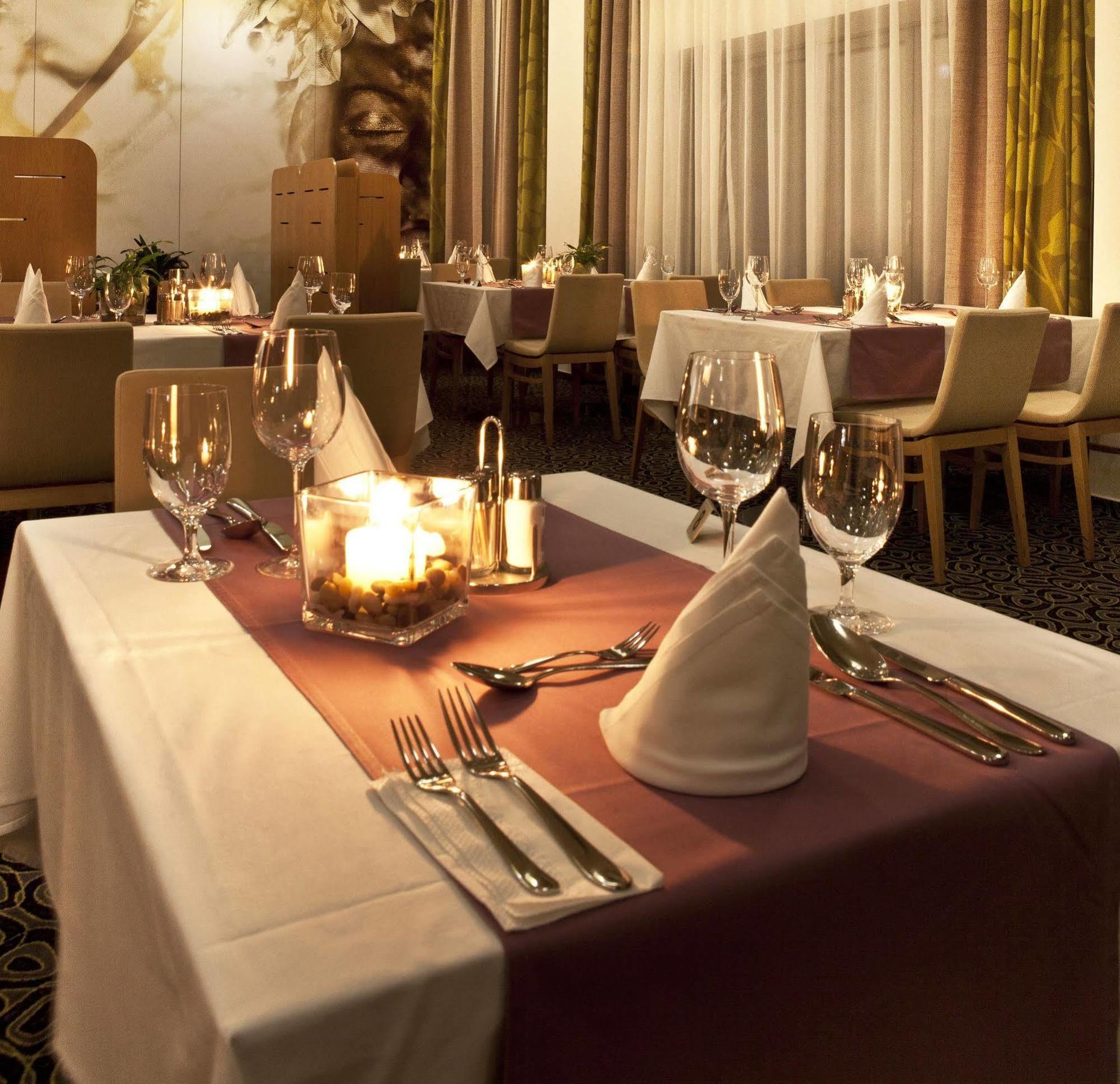 Business Hotel Astrum Laus レビツェ エクステリア 写真