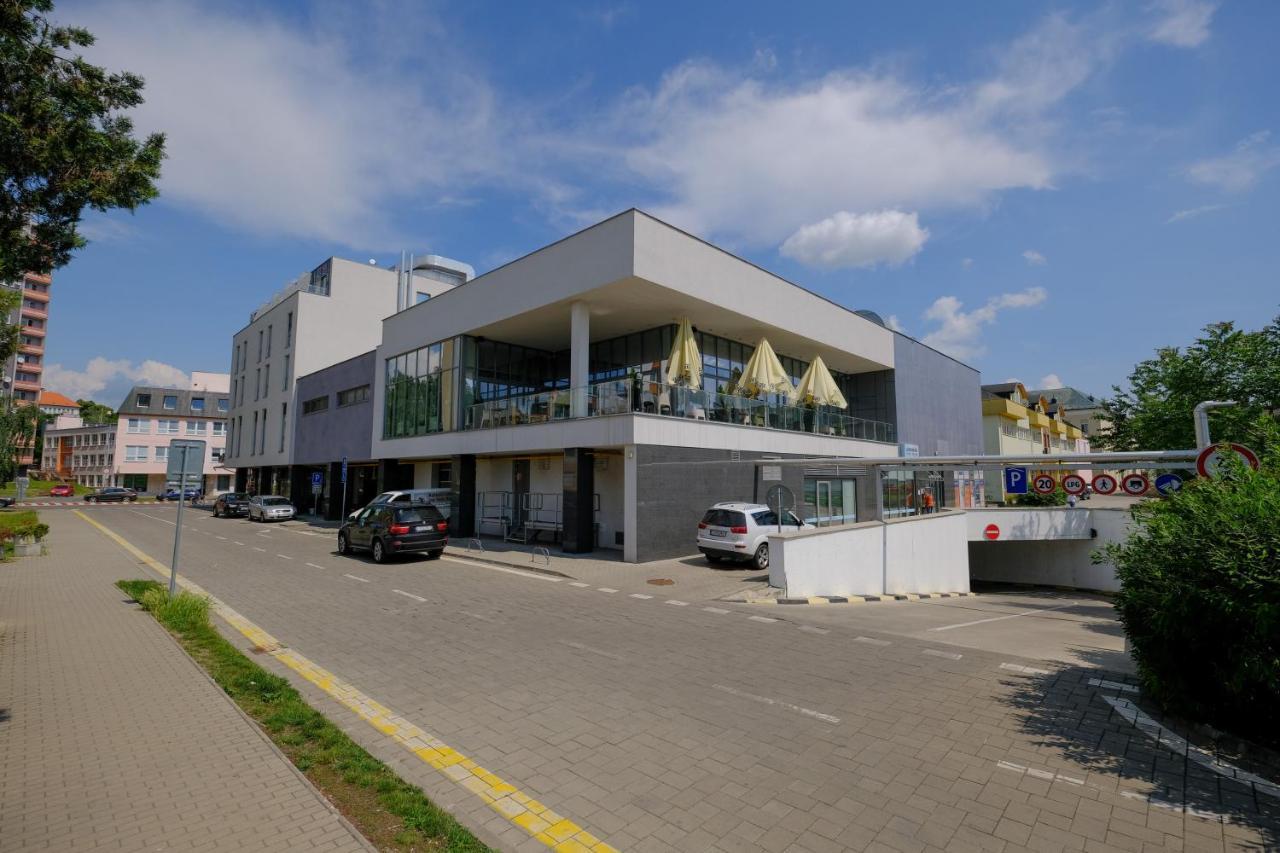 Business Hotel Astrum Laus レビツェ エクステリア 写真