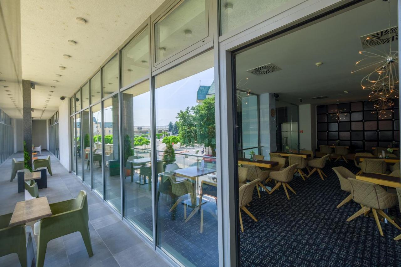 Business Hotel Astrum Laus レビツェ エクステリア 写真