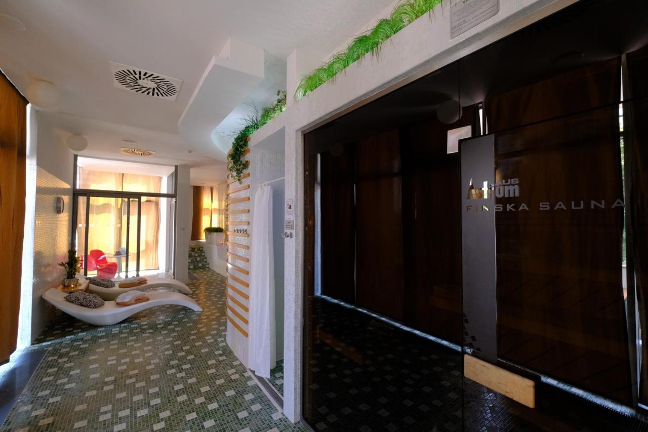 Business Hotel Astrum Laus レビツェ エクステリア 写真