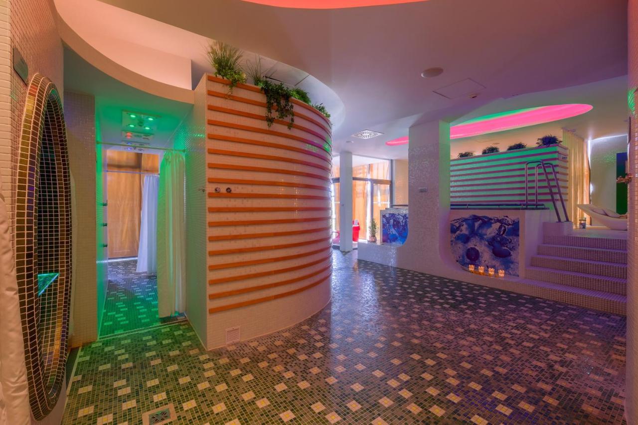 Business Hotel Astrum Laus レビツェ エクステリア 写真